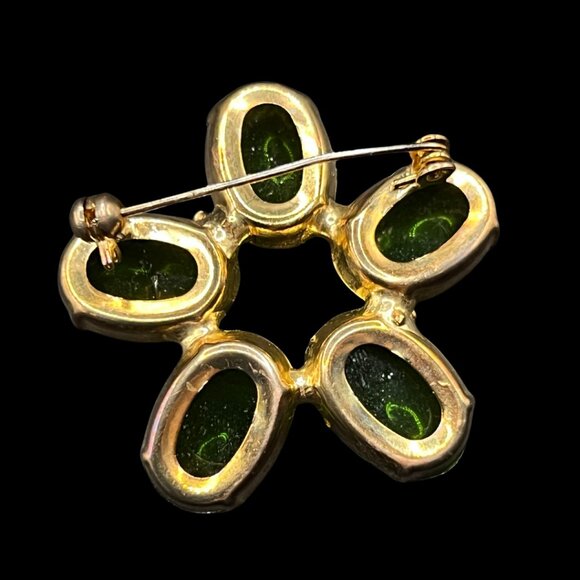 Vintage UV Reactive (Potentially Uranium Glass?) Green Cabochon Flower Brooch - Picture 6 of 9